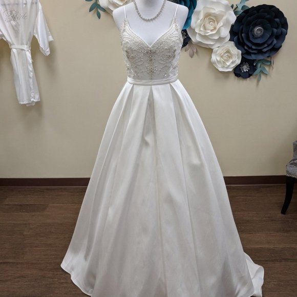 Wedding Dress A-Line Beaded Top Sample Size 14 -  threedaughtersproperties.com